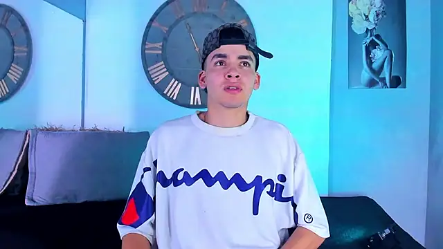 Snapshot of Mike_0233_ chatting on January 2025 04:11:02 AM Mike 0233 online show from January 2025 04:11:02 AM