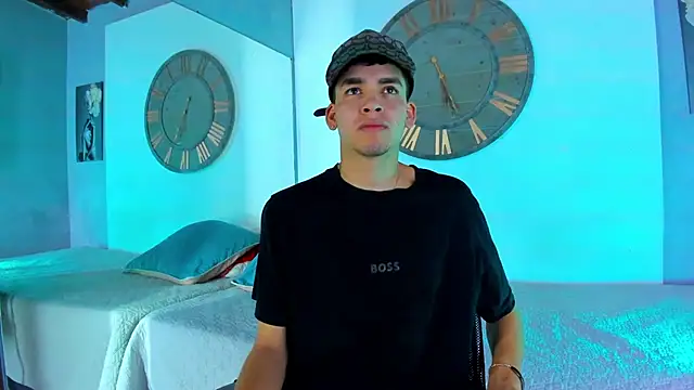 Snapshot of Mike_0233_ chatting on January 2025 04:33:02 AM Mike 0233 online show from January 2025 04:33:02 AM