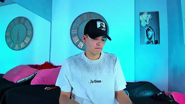 Snapshot of Mike_0233_ chatting on January 2025 04:21:01 AM Mike 0233 online show from January 2025 04:21:01 AM