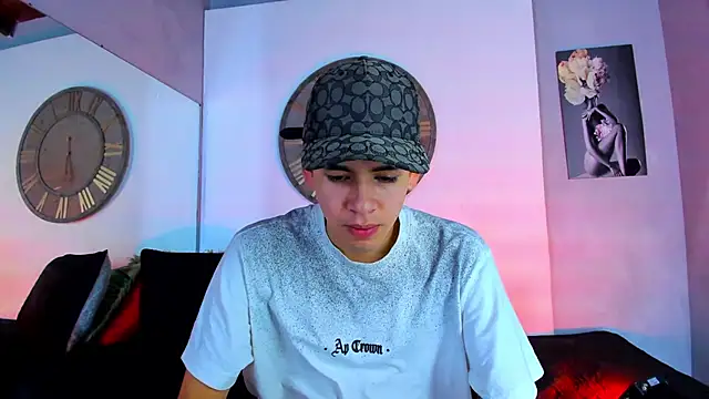 Snapshot of Mike_0233_ chatting on January 2025 03:52:01 AM Mike 0233 online show from January 2025 03:52:01 AM