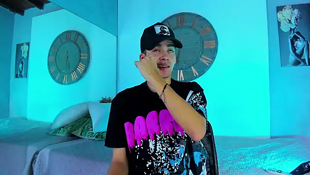 Snapshot of Mike_0233_ chatting on January 2025 04:09:01 AM Mike 0233 online show from January 2025 04:09:01 AM