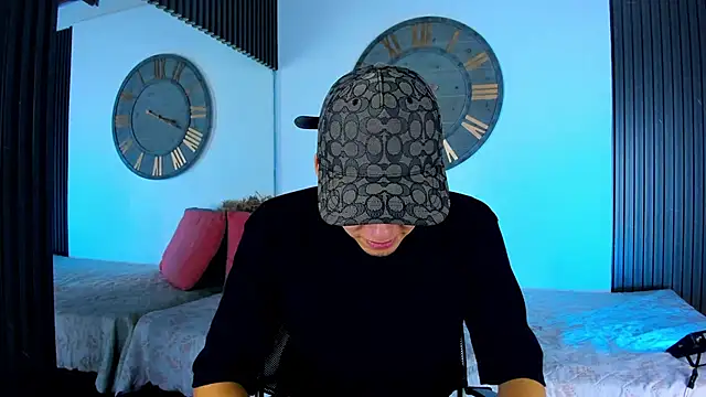 Snapshot of Mike_0233_ chatting on February 2025 04:25:02 AM Mike 0233 online show from February 2025 04:25:02 AM