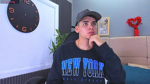 Snapshot of Mike_0233_ chatting on February 2025 04:44:01 AM Mike 0233 online show from February 2025 04:44:01 AM