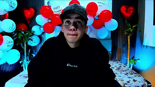 Snapshot of Mike_0233_ chatting on February 2025 05:59:01 AM Mike 0233 online show from February 2025 05:59:01 AM