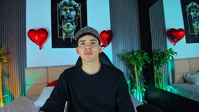 Snapshot of Mike_0233_ chatting on February 2025 04:34:01 AM Mike 0233 online show from February 2025 04:34:01 AM