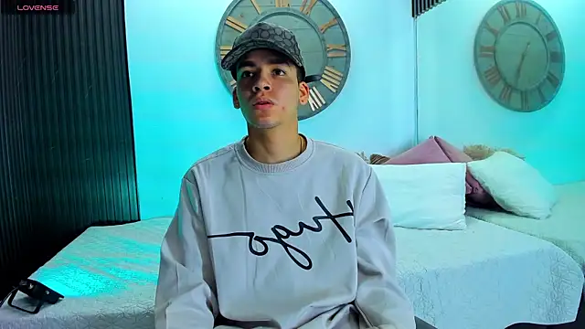 Snapshot of Mike_0233_ chatting on February 2025 04:29:01 AM Mike 0233 online show from February 2025 04:29:01 AM