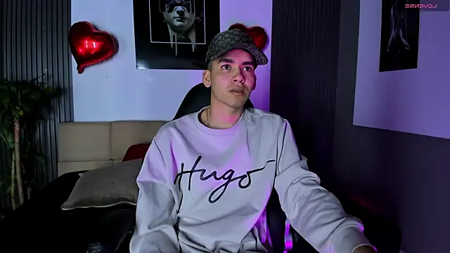 Snapshot of Mike_0233_ chatting on February 2025 04:24:02 AM Mike 0233 online show from February 2025 04:24:02 AM