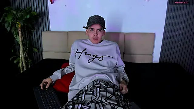 Snapshot of Mike_0233_ chatting on February 2025 08:03:01 AM Mike 0233 online show from February 2025 08:03:01 AM