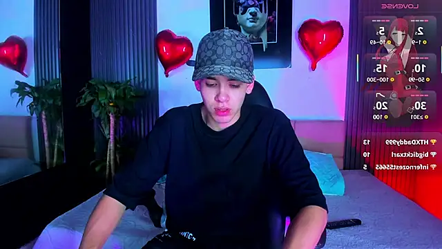 Snapshot of Mike_0233_ chatting on February 2025 01:48:02 AM Mike 0233 online show from February 2025 01:48:02 AM