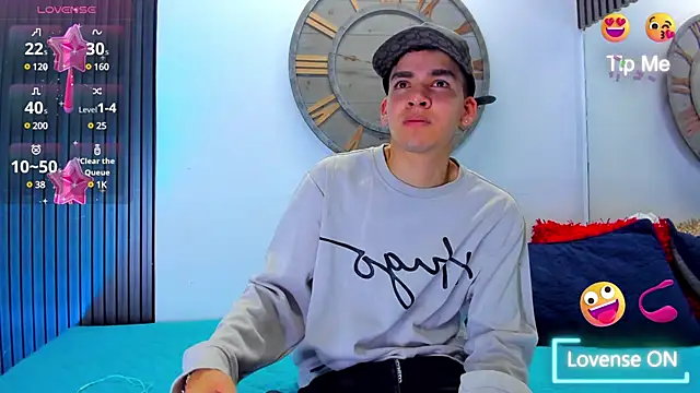 Snapshot of Mike_0233_ chatting on February 2025 04:10:02 AM Mike 0233 online show from February 2025 04:10:02 AM