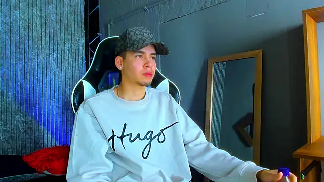 Snapshot of Mike_0233_ chatting on March 2025 04:21:01 AM Mike 0233 online show from March 2025 04:21:01 AM