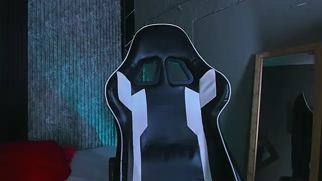 Snapshot of Mike_0233_ chatting on March 2025 04:27:01 AM Mike 0233 online show from March 2025 04:27:01 AM