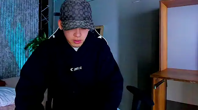 Snapshot of Mike_0233_ chatting on March 2025 03:44:02 AM Mike 0233 online show from March 2025 03:44:02 AM