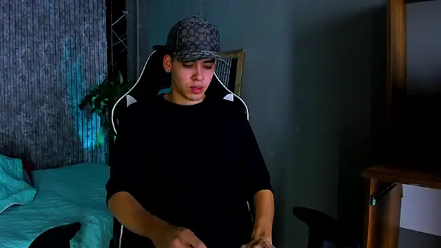 Snapshot of Mike_0233_ chatting on March 2025 04:05:02 AM Mike 0233 online show from March 2025 04:05:02 AM