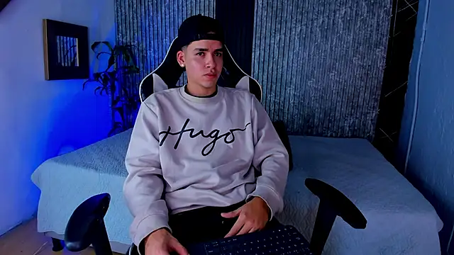 Snapshot of Mike_0233_ chatting on September 2025 04:22:01 AM Mike 0233 online show from September 2025 04:22:01 AM