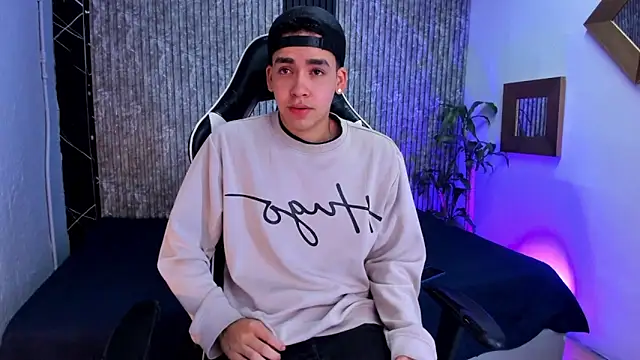 Snapshot of Mike_0233_ chatting on September 2025 04:36:01 AM Mike 0233 online show from September 2025 04:36:01 AM