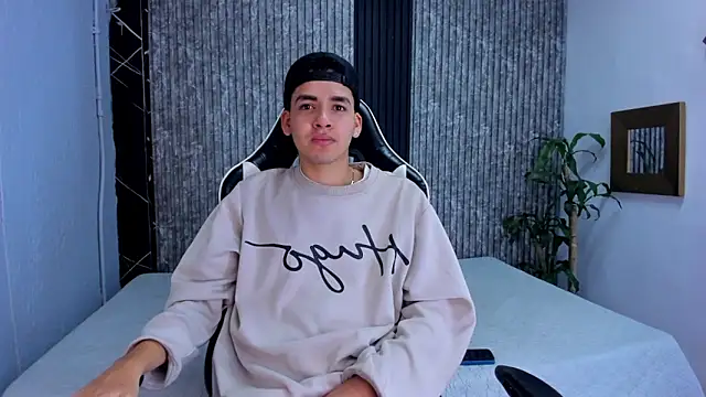 Snapshot of Mike_0233_ chatting on September 2025 03:51:01 AM Mike 0233 online show from September 2025 03:51:01 AM