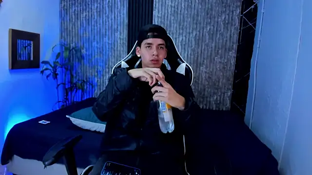 Snapshot of Mike_0233_ chatting on September 2025 04:29:01 AM Mike 0233 online show from September 2025 04:29:01 AM