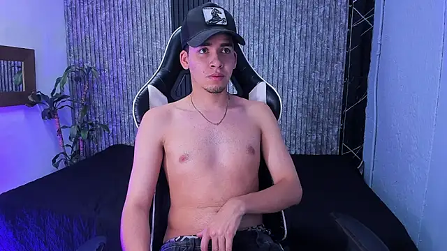 Snapshot of Mike_0233_ chatting on October 2025 04:24:01 AM Mike 0233 online show from October 2025 04:24:01 AM