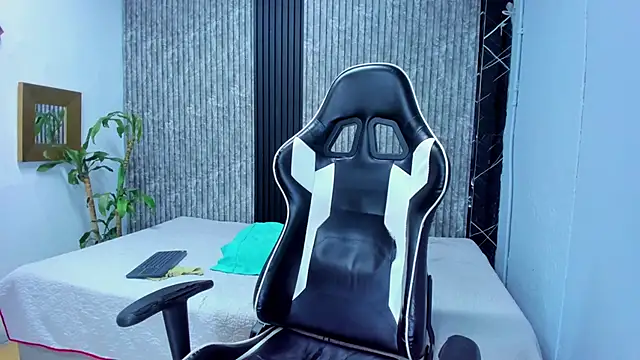 Snapshot of Mike_0233_ chatting on November 2025 05:29:02 AM Mike 0233 online show from November 2025 05:29:02 AM