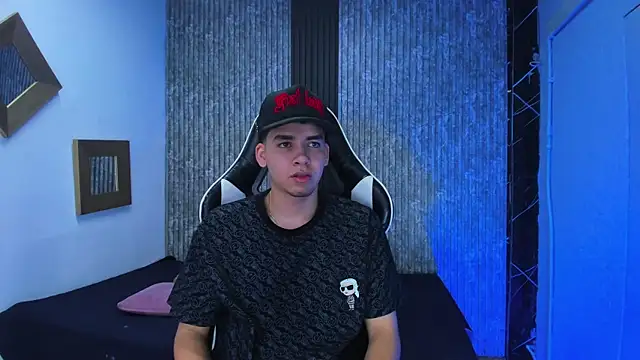 Mike 0233  online show from December 2025 04:08:02 AM