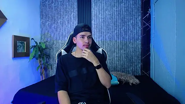 Mike 0233  online show from February 2026 04:27:02 AM