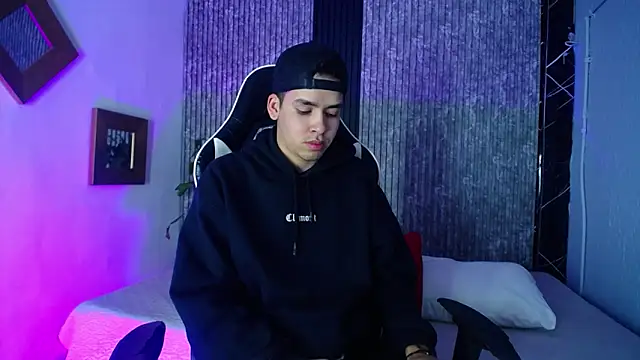 Mike 0233  online show from February 2026 04:19:02 AM