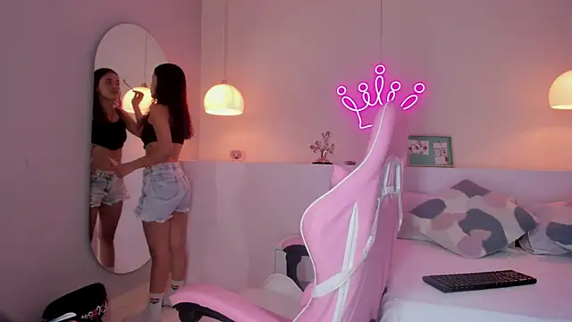 Snapshot of violeth_hill chatting on February 2025 08:56:01 PM violeth hill online show from February 2025 08:56:01 PM