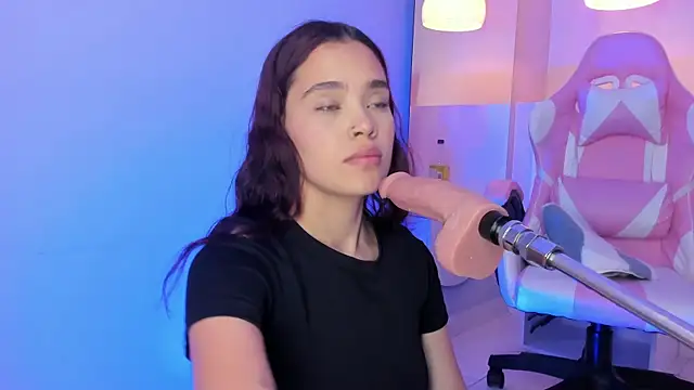 Snapshot of violeth_hill chatting on March 2025 08:01:02 PM violeth hill online show from March 2025 08:01:02 PM