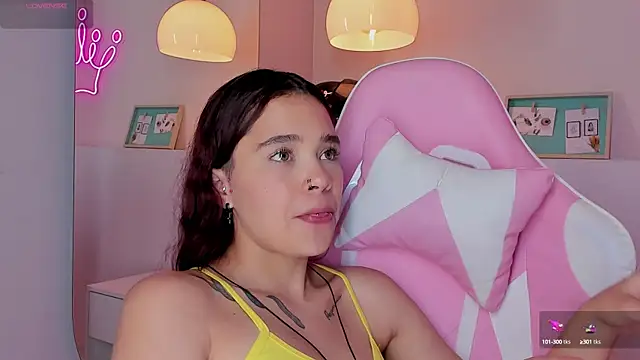 Snapshot of violeth_hill chatting on March 2025 11:34:02 PM violeth hill online show from March 2025 11:34:02 PM