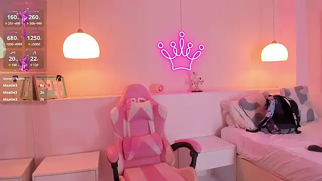 Snapshot of violeth_hill chatting on October 2025 07:19:02 PM violeth hill online show from October 2025 07:19:02 PM