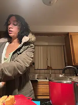 Snapshot of starrynikki chatting on December 2024 06:48:01 AM starrynikki online show from December 2024 06:48:01 AM