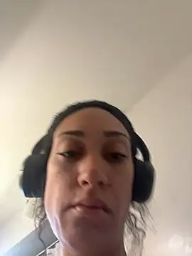 Snapshot of starrynikki chatting on January 2025 07:43:01 PM starrynikki online show from January 2025 07:43:01 PM