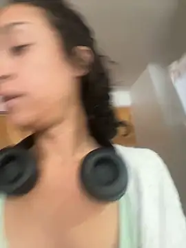 Snapshot of starrynikki chatting on January 2025 08:31:02 PM starrynikki online show from January 2025 08:31:02 PM