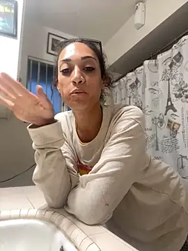 Snapshot of starrynikki chatting on February 2025 01:34:02 AM starrynikki online show from February 2025 01:34:02 AM