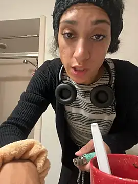 Snapshot of starrynikki chatting on February 2025 03:45:01 AM starrynikki online show from February 2025 03:45:01 AM