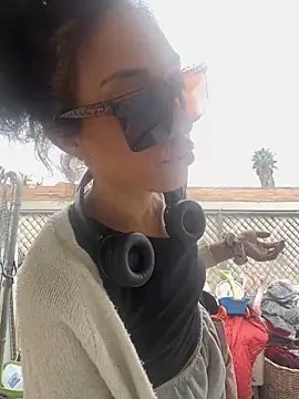 Snapshot of starrynikki chatting on February 2025 07:05:02 PM starrynikki online show from February 2025 07:05:02 PM