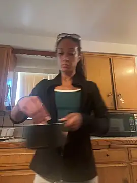 Snapshot of starrynikki chatting on September 2025 06:07:01 PM starrynikki online show from September 2025 06:07:01 PM