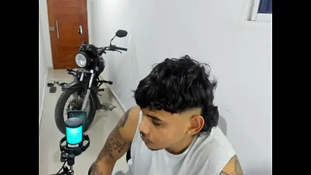 Snapshot of may_master chatting on November 2025 02:32:01 AM may master online show from November 2025 02:32:01 AM