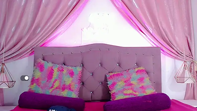 SexyJuliii21 online show from December 2024 02:56:02 AM