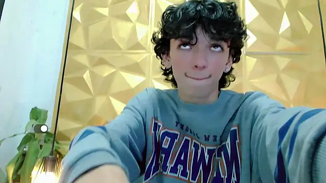 SexyJuliii21 online show from February 2025 02:45:01 AM