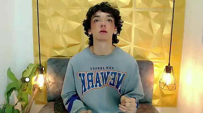 SexyJuliii21 online show from March 2025 08:31:01 AM