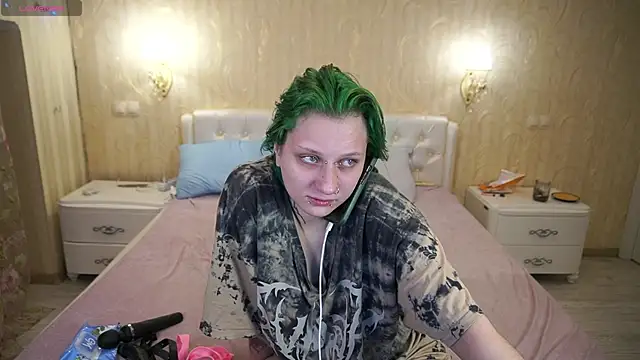 Snapshot of LunaaMayy chatting on February 2026 06:52:01 PM LunaaMayy online show from February 2026 06:52:01 PM