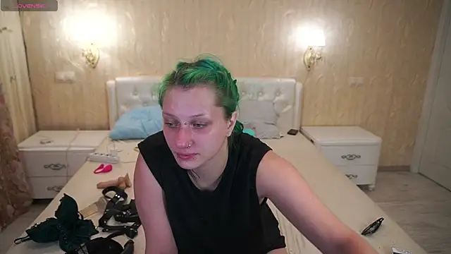 LunaaMayy online show from June 2026 10:33:01 PM