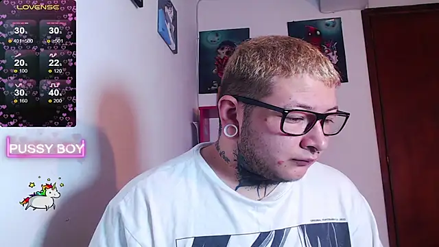 Snapshot of princeFtm chatting on February 2025 04:25:01 PM princeFtm online show from February 2025 04:25:01 PM