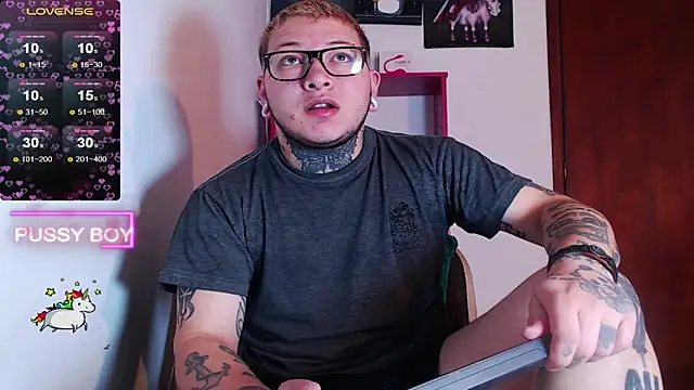 Snapshot of princeFtm chatting on February 2025 03:19:01 PM princeFtm online show from February 2025 03:19:01 PM