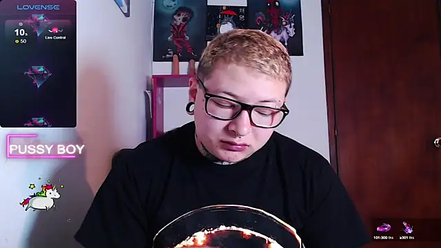 Snapshot of princeFtm chatting on February 2025 06:10:02 PM princeFtm online show from February 2025 06:10:02 PM