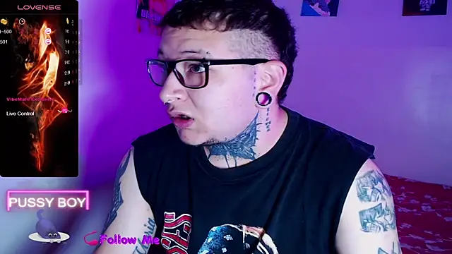 Snapshot of princeFtm chatting on November 2025 11:43:02 AM princeFtm online show from November 2025 11:43:02 AM