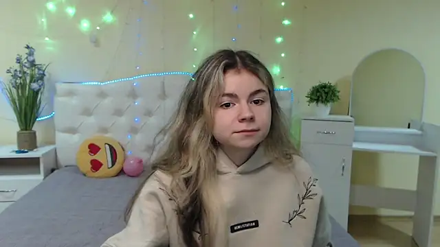 TinaRedly online show from January 2025 06:40:01 PM