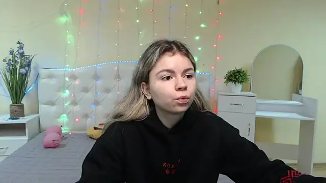 TinaRedly online show from January 2025 06:28:01 PM